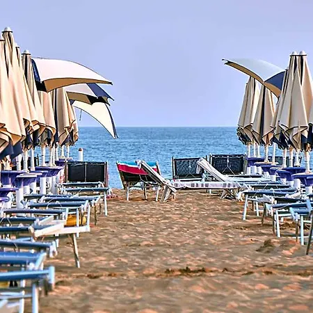 Hotel Fantastic Three 2*